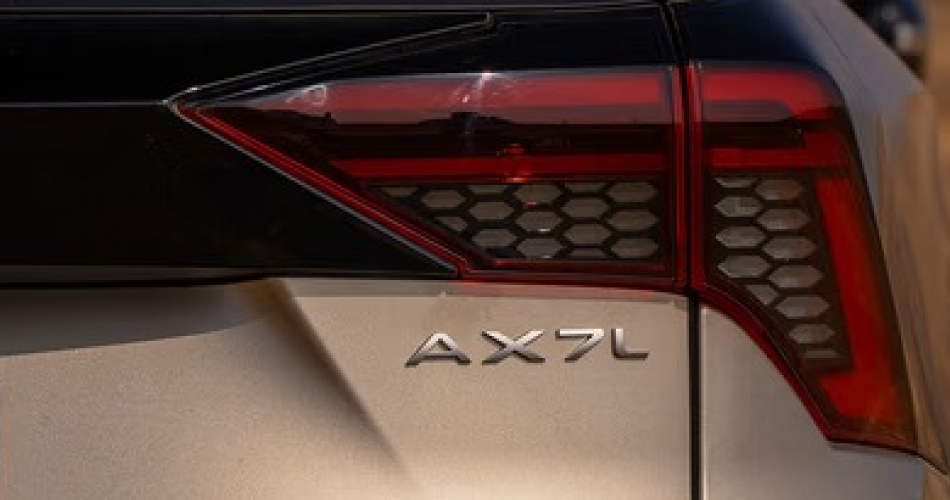 XUV 7XO